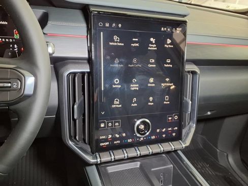 New 2026 GMC Acadia AT4 w/ Luxury Package AWD/4WD image 18