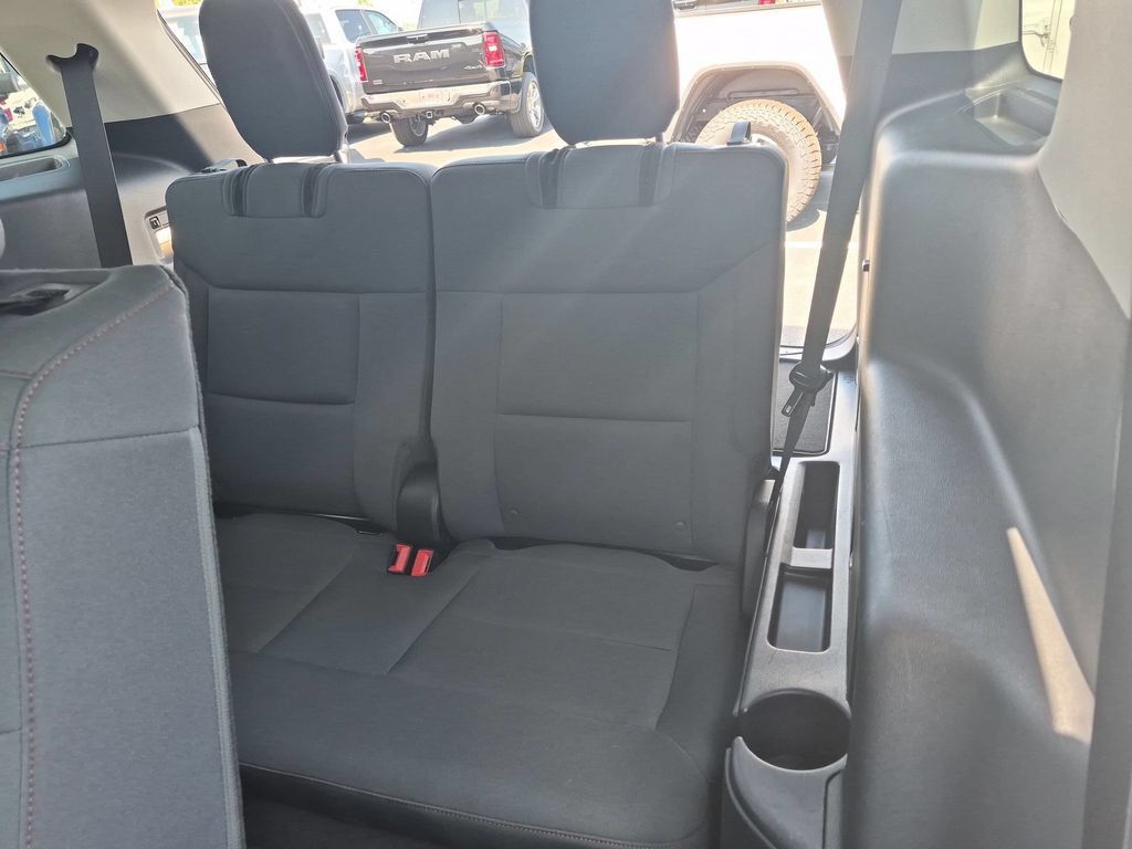 Used 2025 Ford Explorer Active RWD image 28