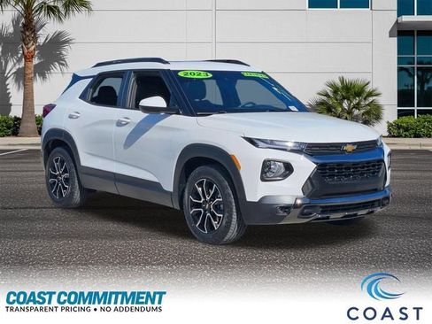 Used 2023 Chevrolet TrailBlazer ACTIV w/ Sun and Liftgate Package FWD image 3