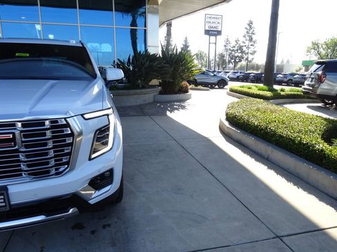 Used 2026 GMC Yukon Denali w/ Denali Reserve Package image 38