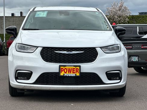 Used 2024 Chrysler Pacifica Touring-L FWD image 9