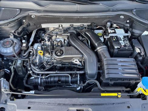 Used 2024 Volkswagen Taos SEL image 10