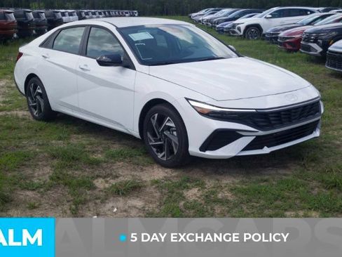 Used 2025 Hyundai Elantra Sport FWD image 4