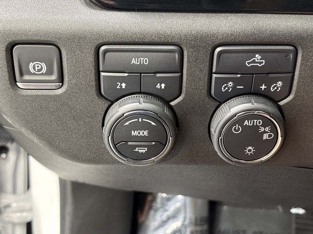 Used 2024 Chevrolet Silverado 1500 LT AWD/4WD image 29