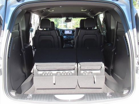 New 2026 Chrysler Pacifica Select FWD image 30