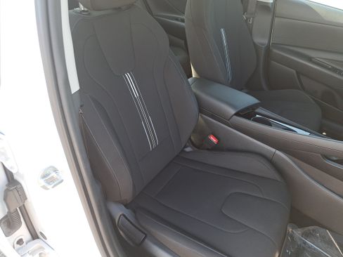 Used 2023 Hyundai Elantra Blue FWD image 10