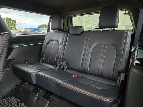 Used 2023 Ford Expedition Max Platinum image 16
