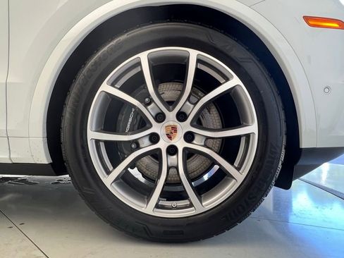 Used 2025 Porsche Cayenne Coupe image 27
