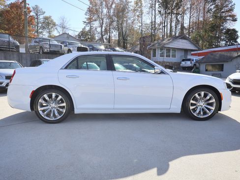 Used 2018 Chrysler 300 Limited image 8