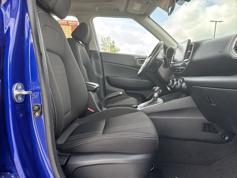 Used 2024 Hyundai Venue SEL FWD image 29