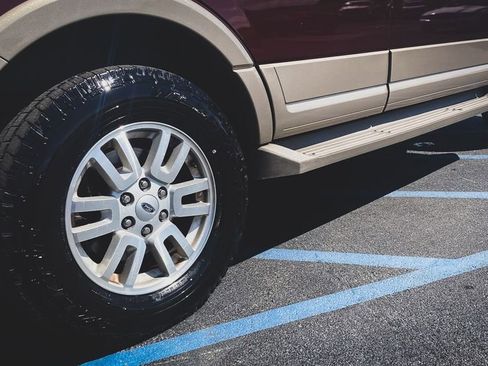 Used 2012 Ford Expedition XLT AWD/4WD image 10