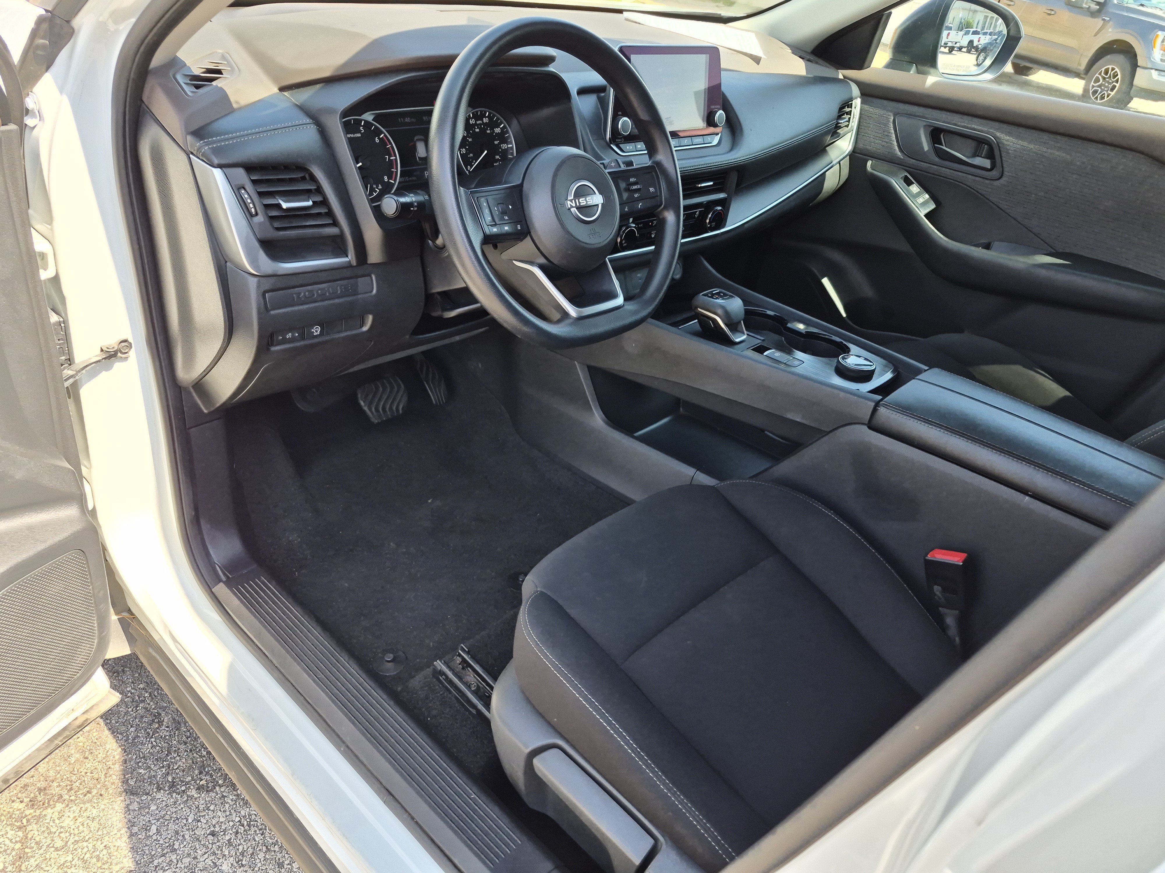 Used 2023 Nissan Rogue S AWD/4WD image 11