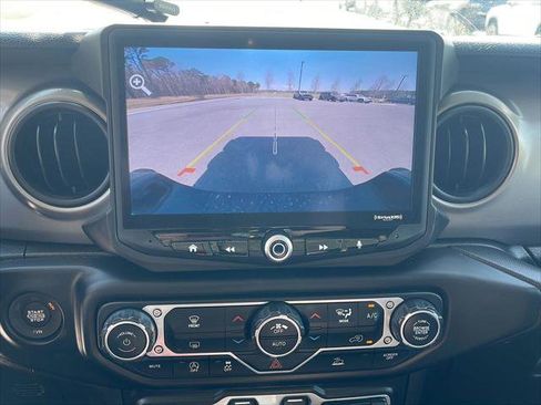 Certified 2021 Jeep Gladiator Willys image 18