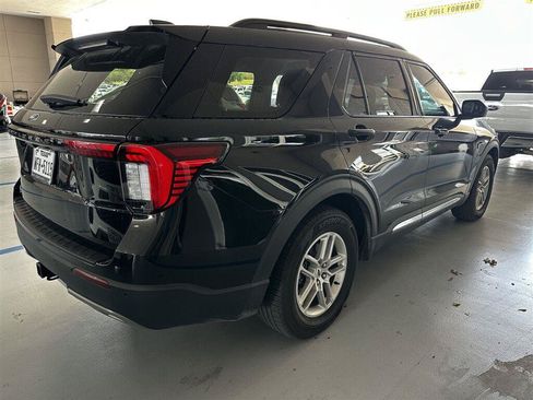 Used 2025 Ford Explorer Active w/ Active Comfort Package RWD image 3
