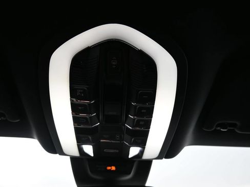 Certified 2023 Porsche Macan AWD/4WD image 10