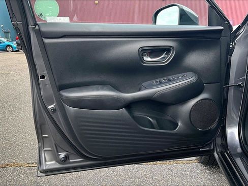 Used 2023 Honda HR-V LX image 18