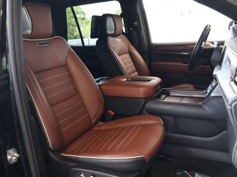 Used 2023 GMC Yukon Denali Ultimate AWD/4WD image 27