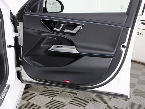 Certified 2025 Mercedes-Benz E 350 4MATIC Sedan image 31