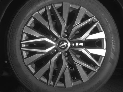 Used 2025 Nissan Altima 2.5 SV FWD image 14