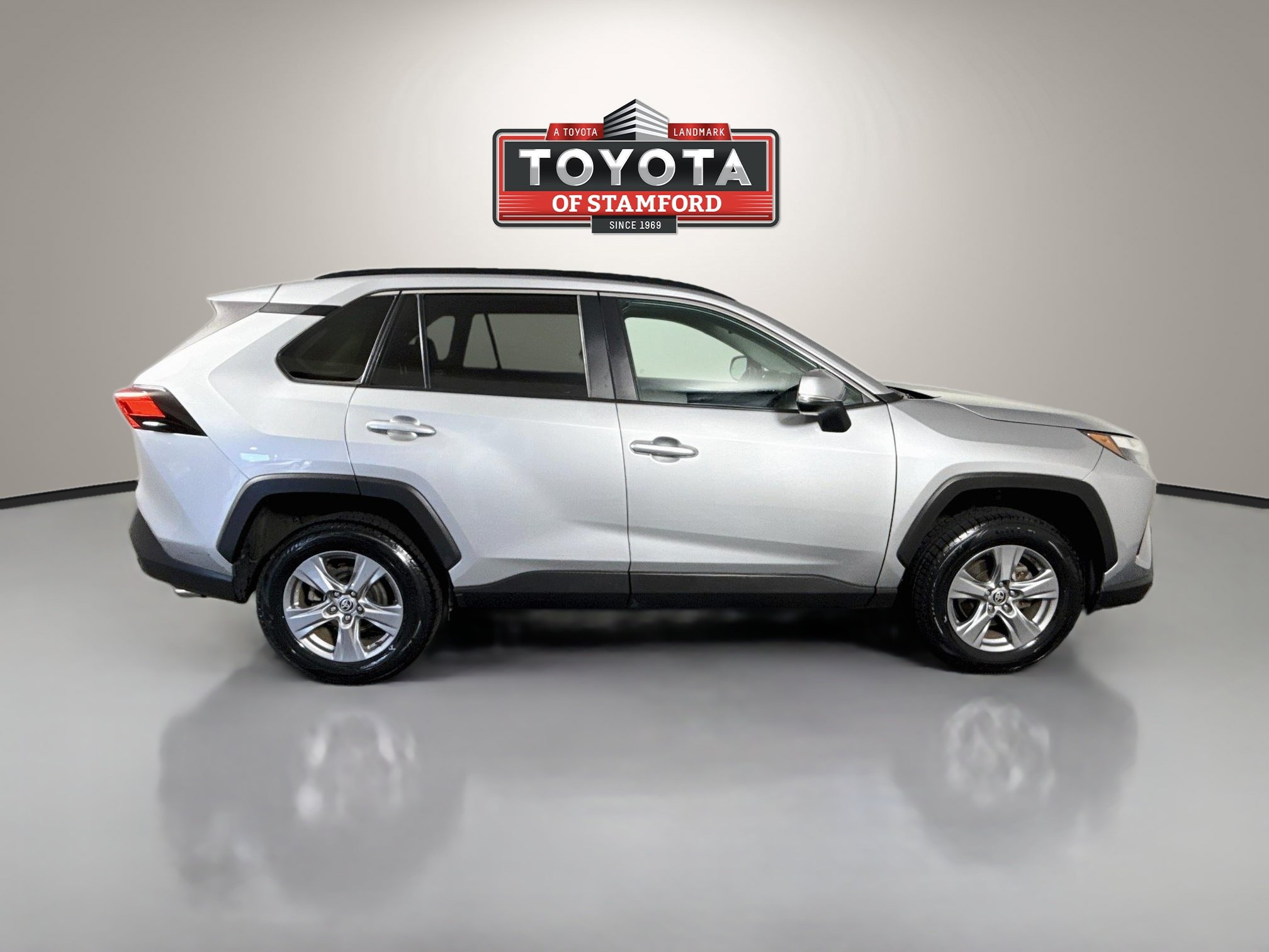 Used 2022 Toyota RAV4 XLE AWD/4WD image 8
