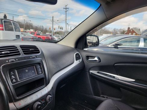 Used 2014 Dodge Journey SXT w/ Flexible Seating Group image 10