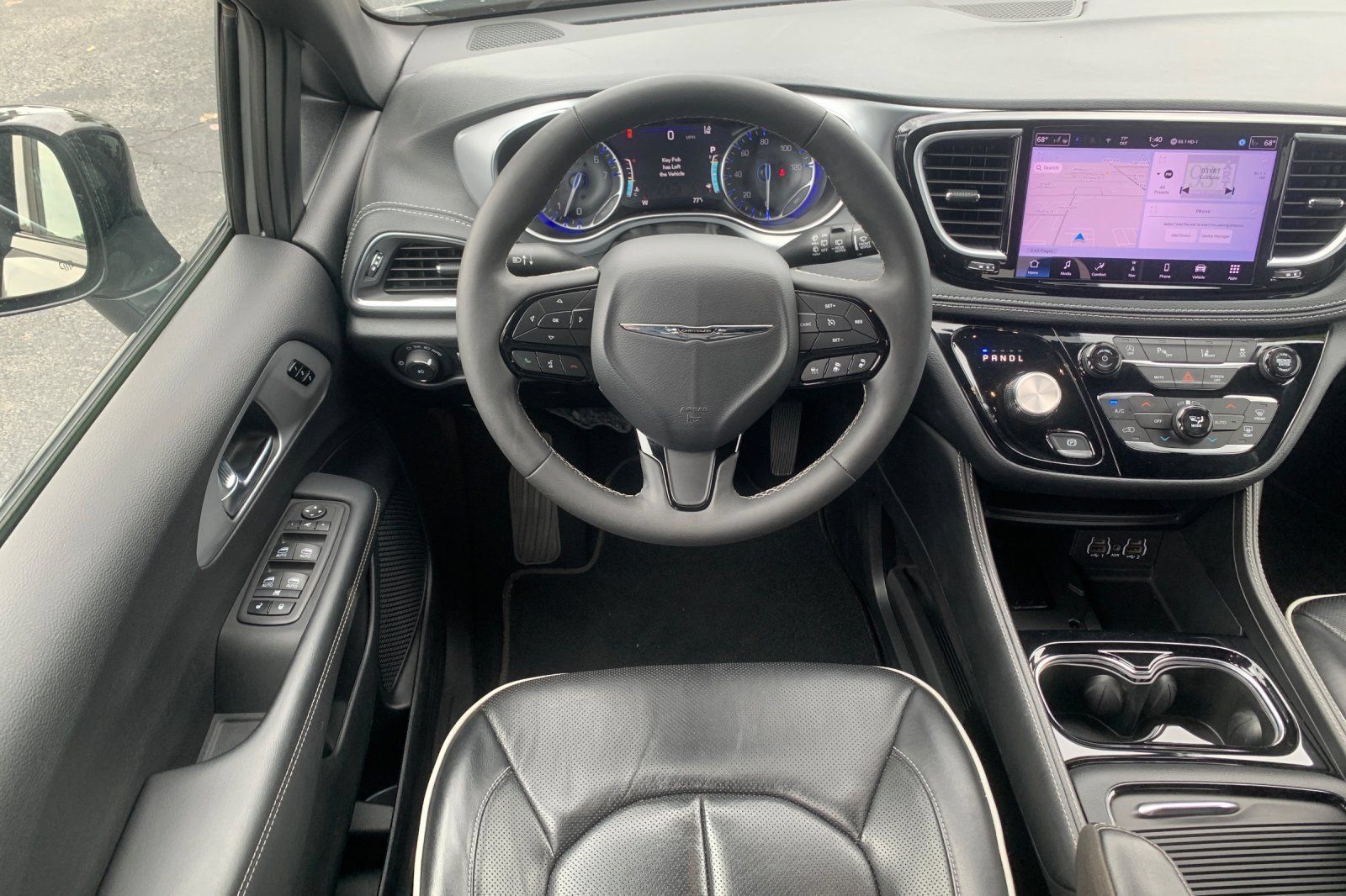 Used 2025 Chrysler Pacifica Limited FWD image 18