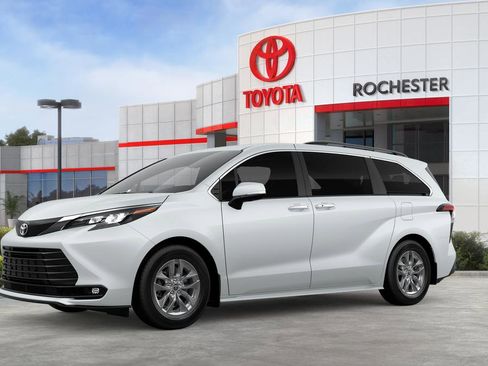 New 2026 Toyota Sienna XLE image 2