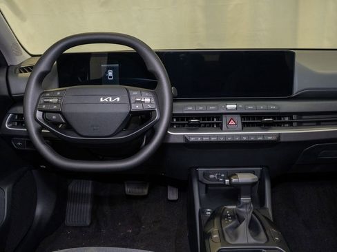 New 2025 Kia K4 LXS image 7