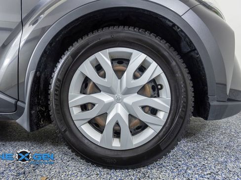 Used 2021 Toyota C-HR LE FWD image 43