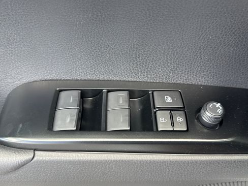 New 2026 Toyota Camry Hybrid FWD image 24