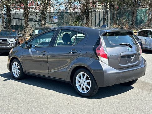 Used 2015 Toyota Prius C Three image 3
