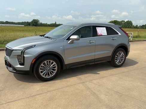 Used 2025 Cadillac XT4 Premium Luxury image 4
