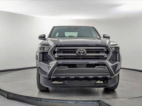 Used 2025 Toyota Tacoma SR image 12