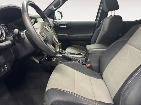 Used 2020 Toyota Tacoma TRD Sport w/ Technology Package image 7