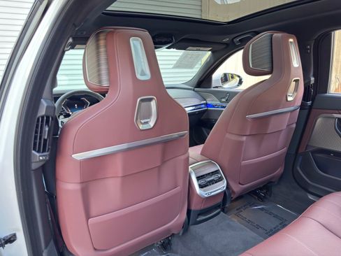 Used 2023 BMW 760i xDrive AWD/4WD image 46