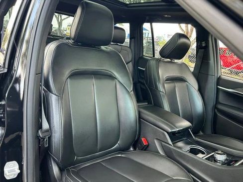 Certified 2025 Jeep Grand Cherokee Limited w/ MOPAR Finishing Package RWD image 36