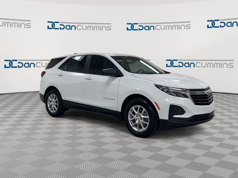 Used 2024 Chevrolet Equinox LS FWD image 2