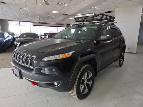 Used 2015 Jeep Cherokee Trailhawk image 3