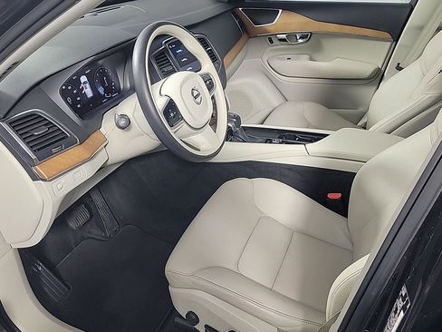 Used 2021 Volvo XC90 T6 Momentum w/ Climate Package image 20