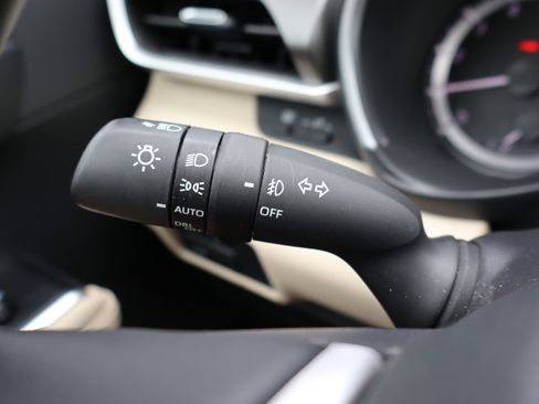 Used 2024 Toyota Highlander XLE AWD/4WD image 22
