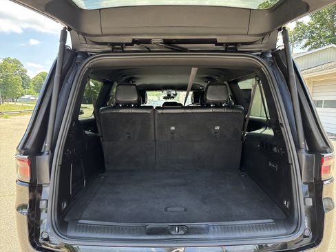 Used 2024 Jeep Wagoneer L Series II w/ Flexible Seating Group AWD/4WD image 7