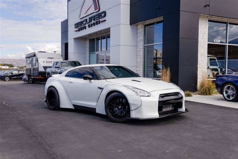 Used 2015 Nissan GT-R Black Edition AWD/4WD image 2