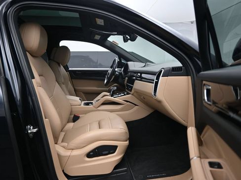 Used 2023 Porsche Cayenne AWD/4WD image 27