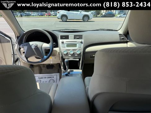 Used 2009 Toyota Camry LE FWD image 12
