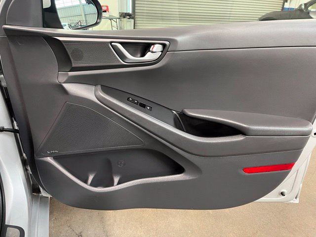 Used 2018 Hyundai Ioniq Limited FWD image 11