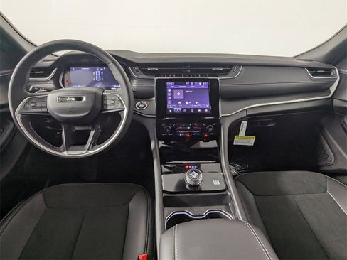 New 2025 Jeep Grand Cherokee Altitude image 16