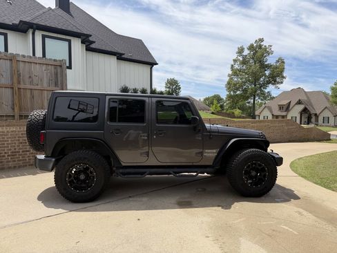 Used 2017 Jeep Wrangler Unlimited Sport w/ Quick Order Package 24S AWD/4WD image 2