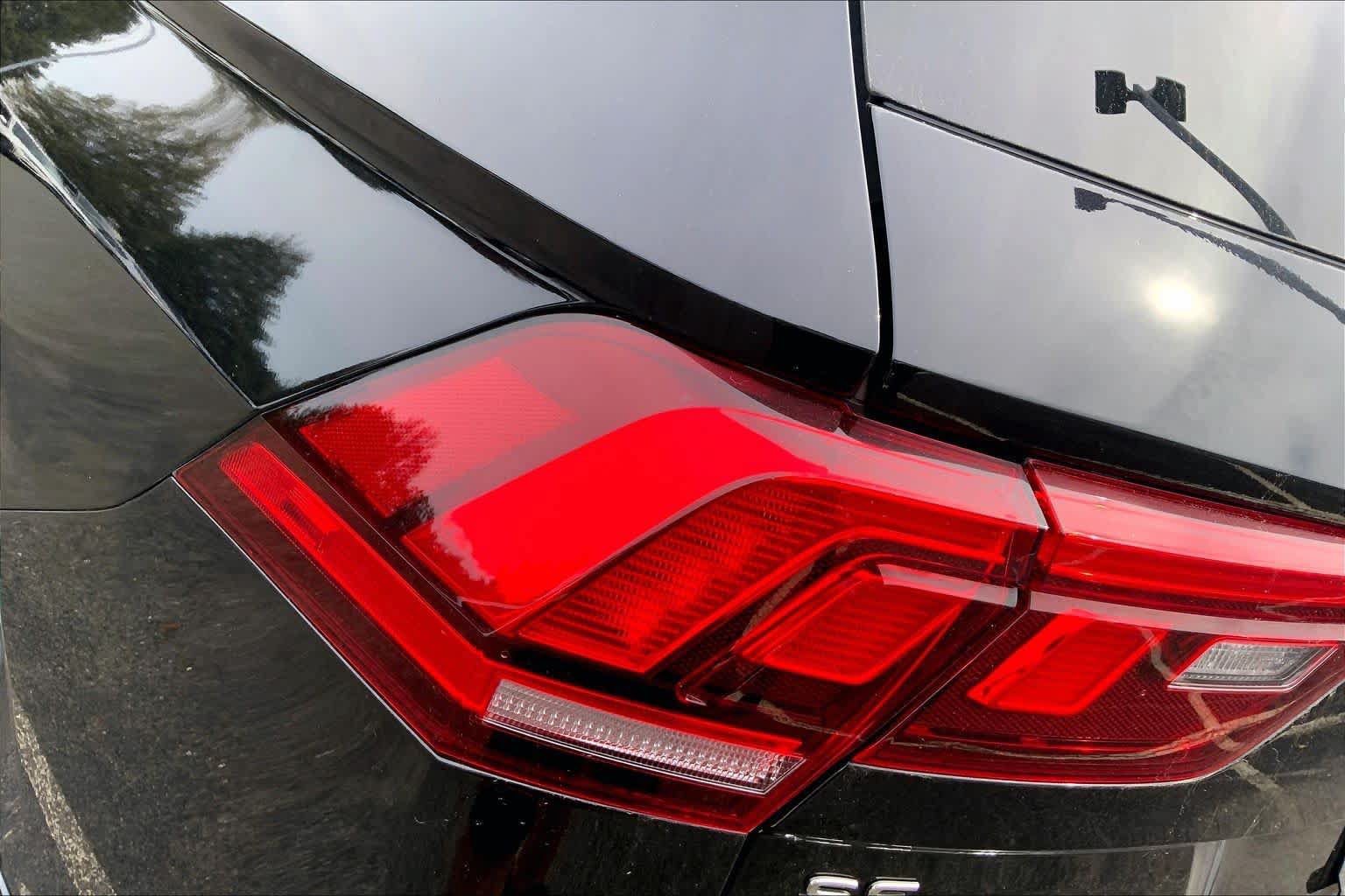 Used 2022 Volkswagen Tiguan SE R-Line AWD/4WD image 29