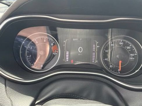 Used 2019 Jeep Cherokee Latitude Plus w/ Comfort/Convenience Group FWD image 3