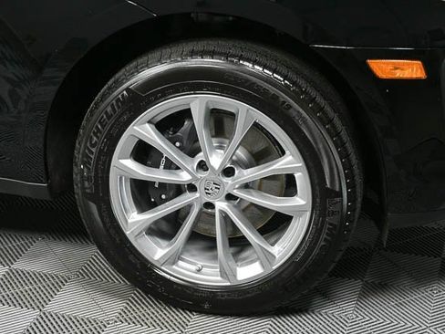 Certified 2025 Porsche Macan image 39